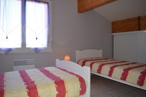 3 slaapkamers, een strijkplank/strijkijzer, gratis wifi