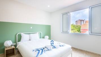 2 slaapkamers, een bureau, een strijkplank/strijkijzer, wifi