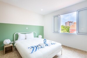 2 soverom, skrivebord, strykejern/-brett og wi-fi