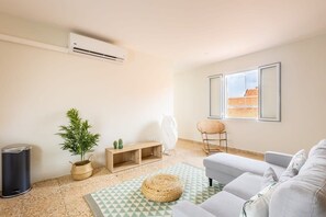 Televisión y oficina 