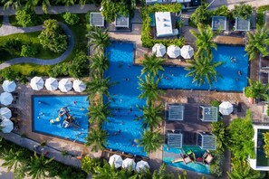Outdoor pool - La Batisse Resort Halong (Ha Long)