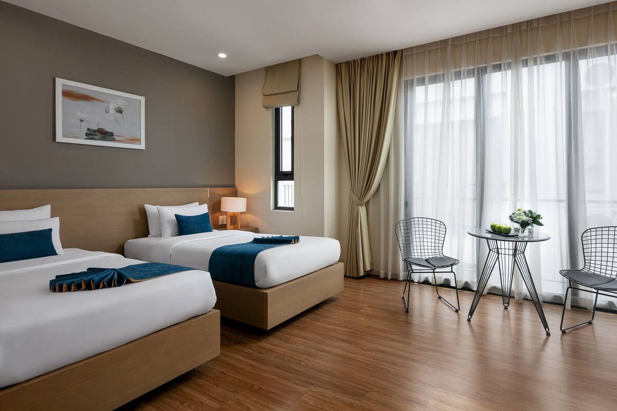 In-room safe, desk, WiFi (free)