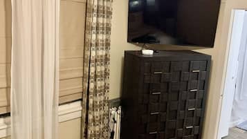 2 slaapkamers, een strijkplank/strijkijzer, gratis wifi, beddengoed
