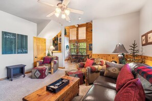 Smart TV, fireplace, DVD player - Home-Away-From-Home! Cozy Log Cabin with Fireplace & Balcony near Shows (Branson)
