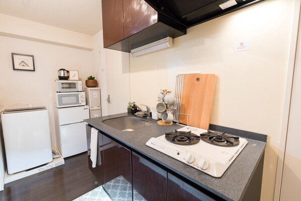 冰箱、微波炉、炉灶、厨具/餐具