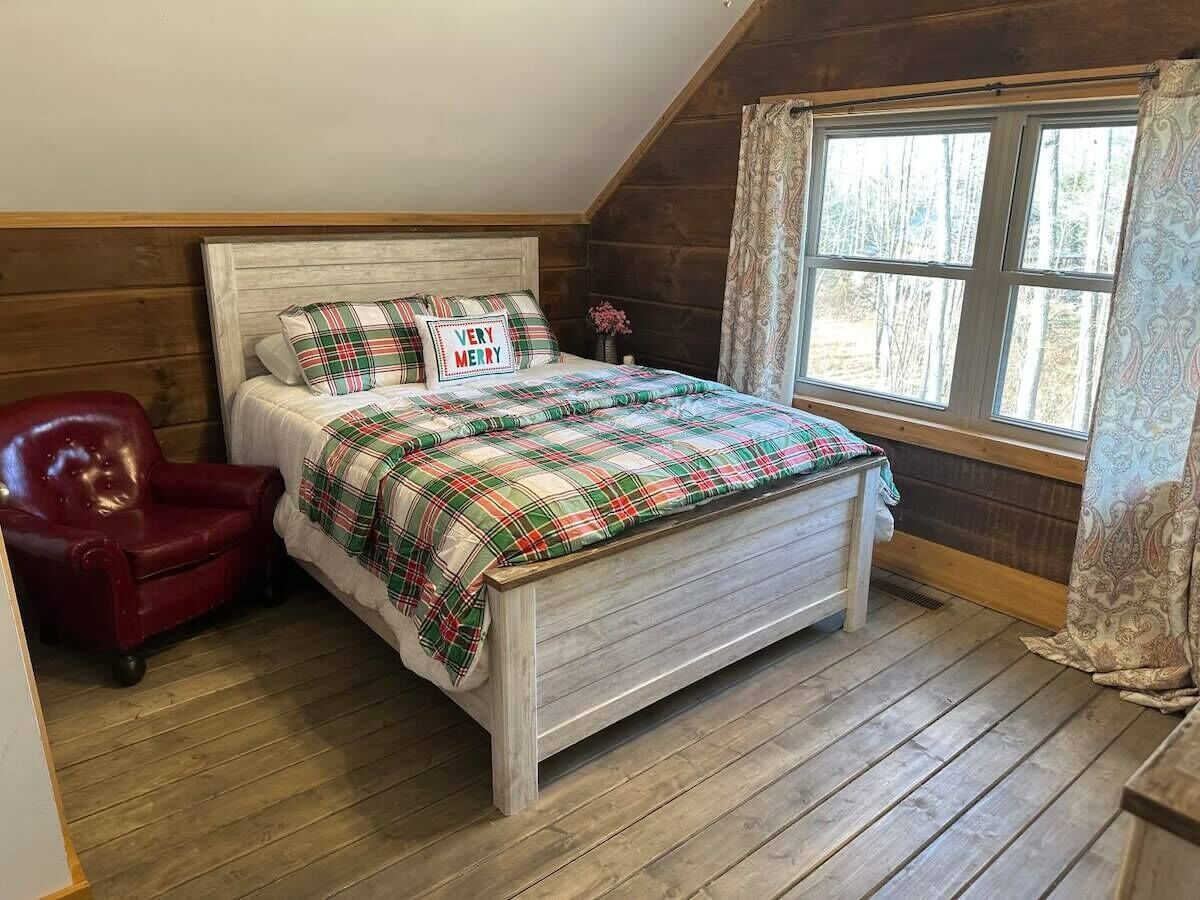 3 habitaciones, tabla de planchar con plancha, wifi y ropa de cama 