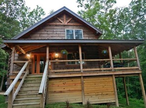 Exterior - Rocky Top Retreat-Fall Specials Message Us Near AOTG (Victor)
