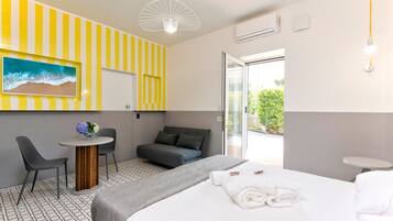 Deluxe Room | Premium bedding, down duvets, memory-foam beds, minibar