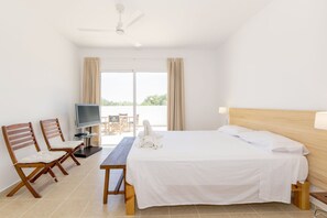 3 bedrooms, iron/ironing board, internet, bed sheets - Biniancolla Ginesta villa with communal pool (Biniancolla)