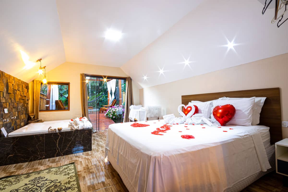 Egyptian cotton sheets, premium bedding, pillowtop beds, minibar