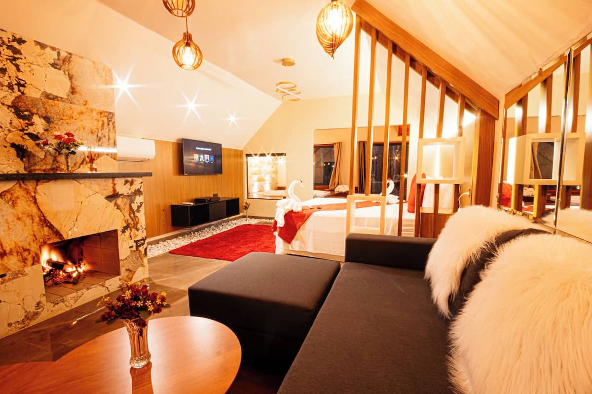 Habitación de luna de miel doble, bañera | Sábanas de algodón egipcio y ropa de cama de alta calidad
