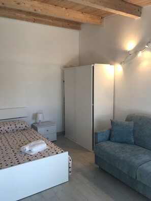 1 bedroom, WiFi, bed sheets