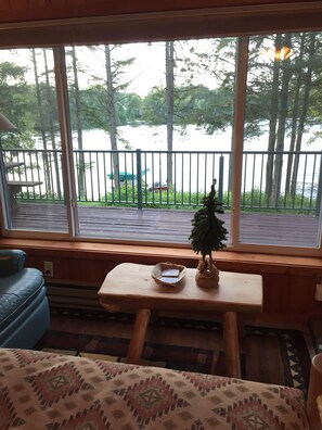 標準平房, 2 間臥室 (Little Pine) | 客廳 | 智能電視、Netflix、Hulu、收費電影