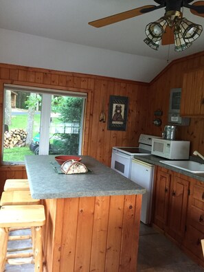 標準平房, 2 間臥室 (Little Pine) | 私人廚房 | 大型雪櫃/冰箱、微波爐、焗爐、爐具