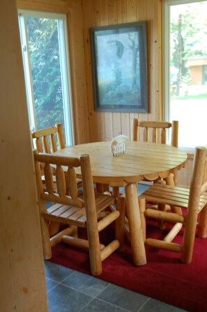 Family dining - Gathering Place Resort & Lodge (Birchwood)