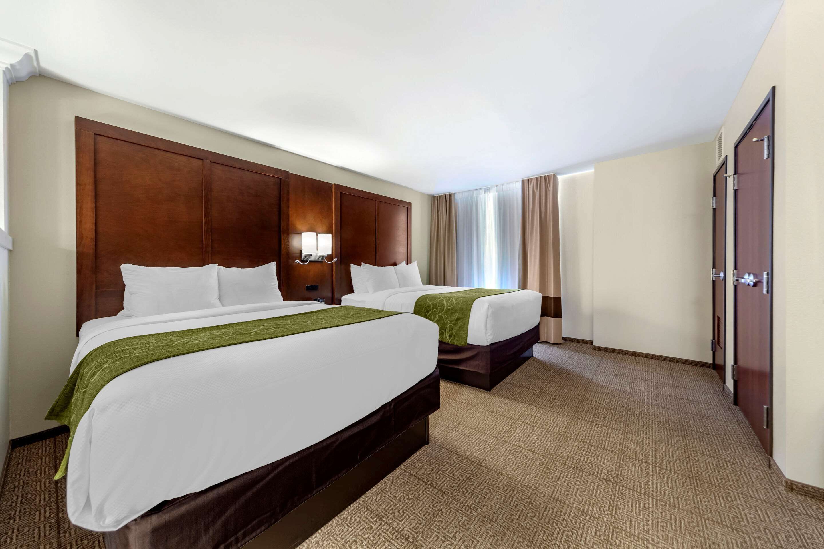 desk, laptop workspace, iron/ironing board, free wifi