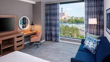 Kamar Premium, 1 Tempat Tidur King dengan tempat tidur Sofa (Water View) | Brankas, meja kerja, setrika/meja setrika, dan Wi-Fi gratis