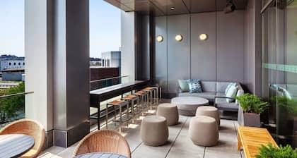 Hampton Inn Boston Seaport District