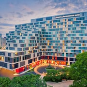 Hampton by Hilton at the Boston Seaport District