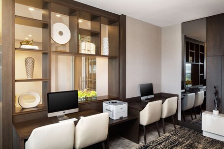 Hilton Miami Aventura - Image 62