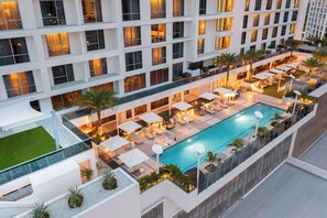 Outdoor pool, pool loungers