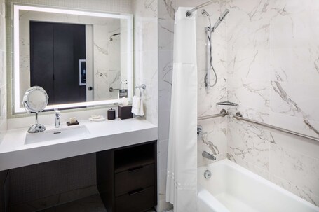 Hilton Miami Aventura - Image 20