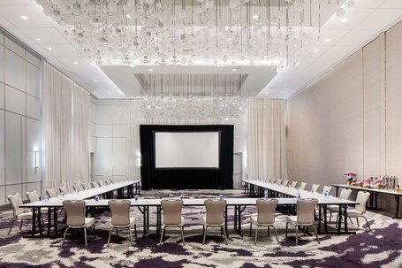 Hilton Miami Aventura - Image 45