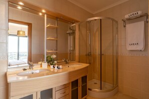 Deluxe Villa, 3 Bedrooms, Private Pool | Bathroom - Canhas Views (Ponta do Sol)