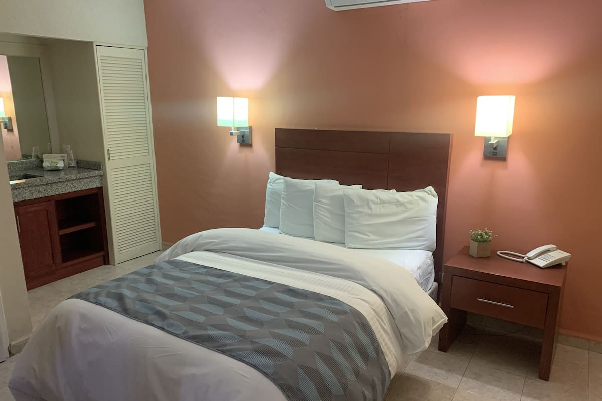 Eenpersoonskamer | Een minibar, gratis wifi, beddengoed