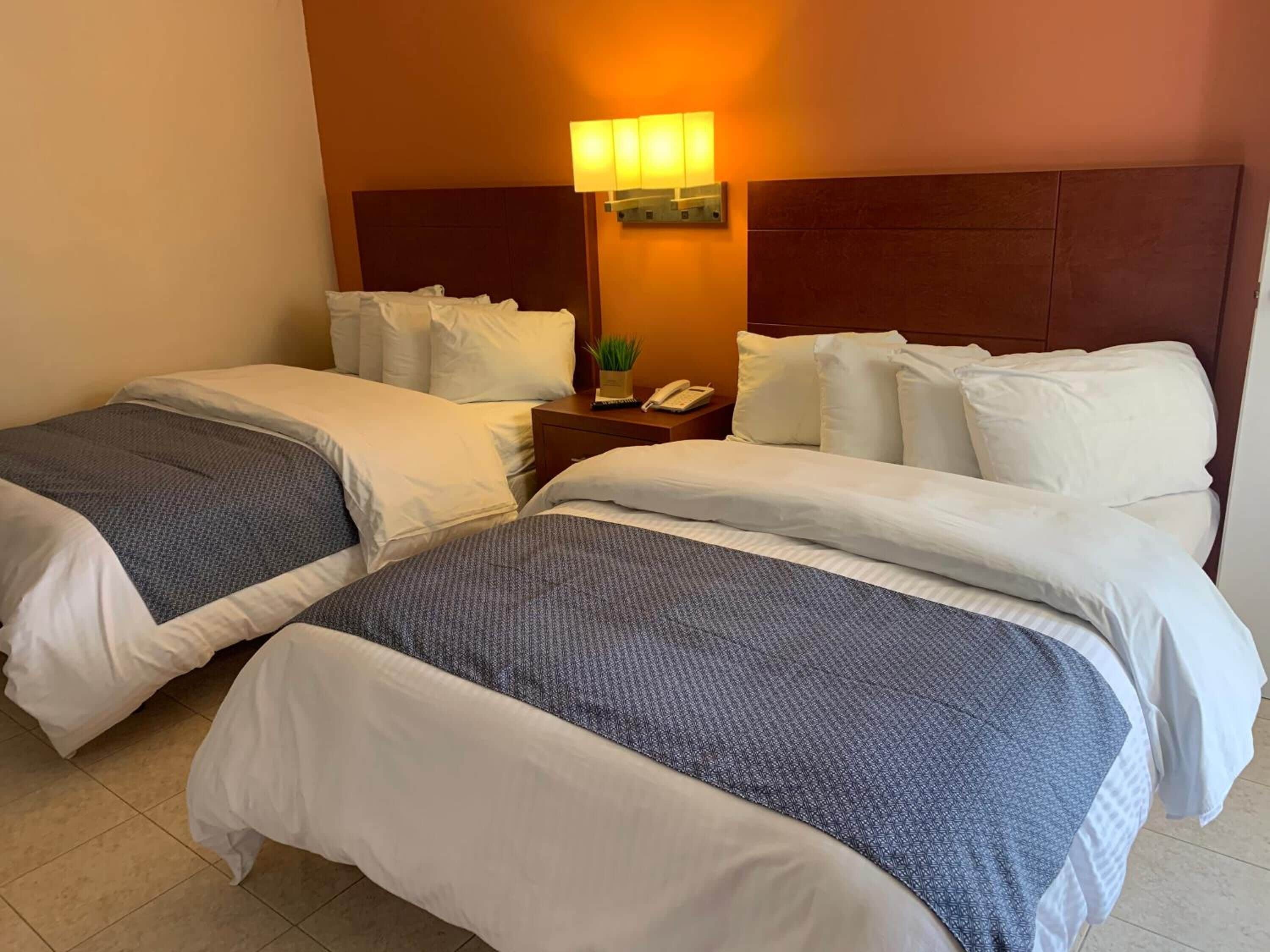 Minibar, wifi gratis y ropa de cama 