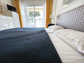 2 bedrooms, soundproofing, iron/ironing board, WiFi