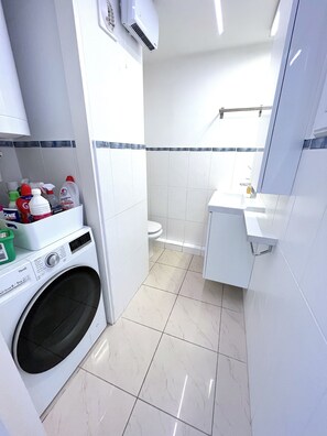 Shower, hair dryer, towels, toilet paper