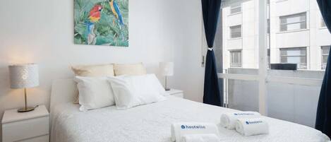 3 quartos, ferros/tábuas de passar roupa, Wi-Fi, roupa de cama