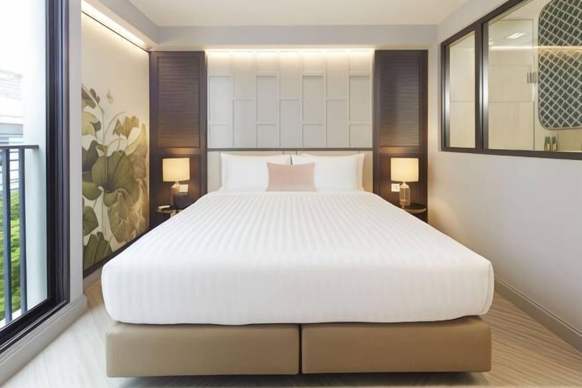 Minibar, in-room safe, desk, blackout curtains
