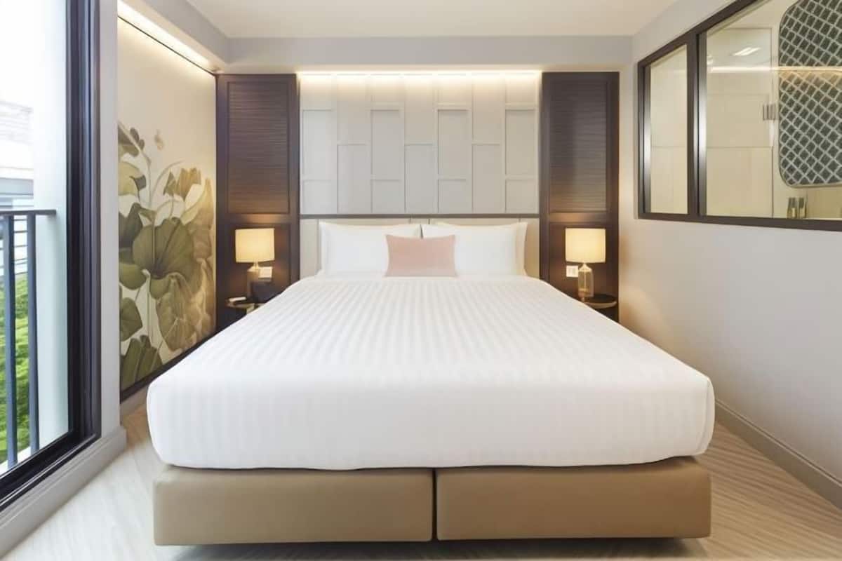 1 kamar tidur, minibar, brankas, dan didekorasi berbeda-beda