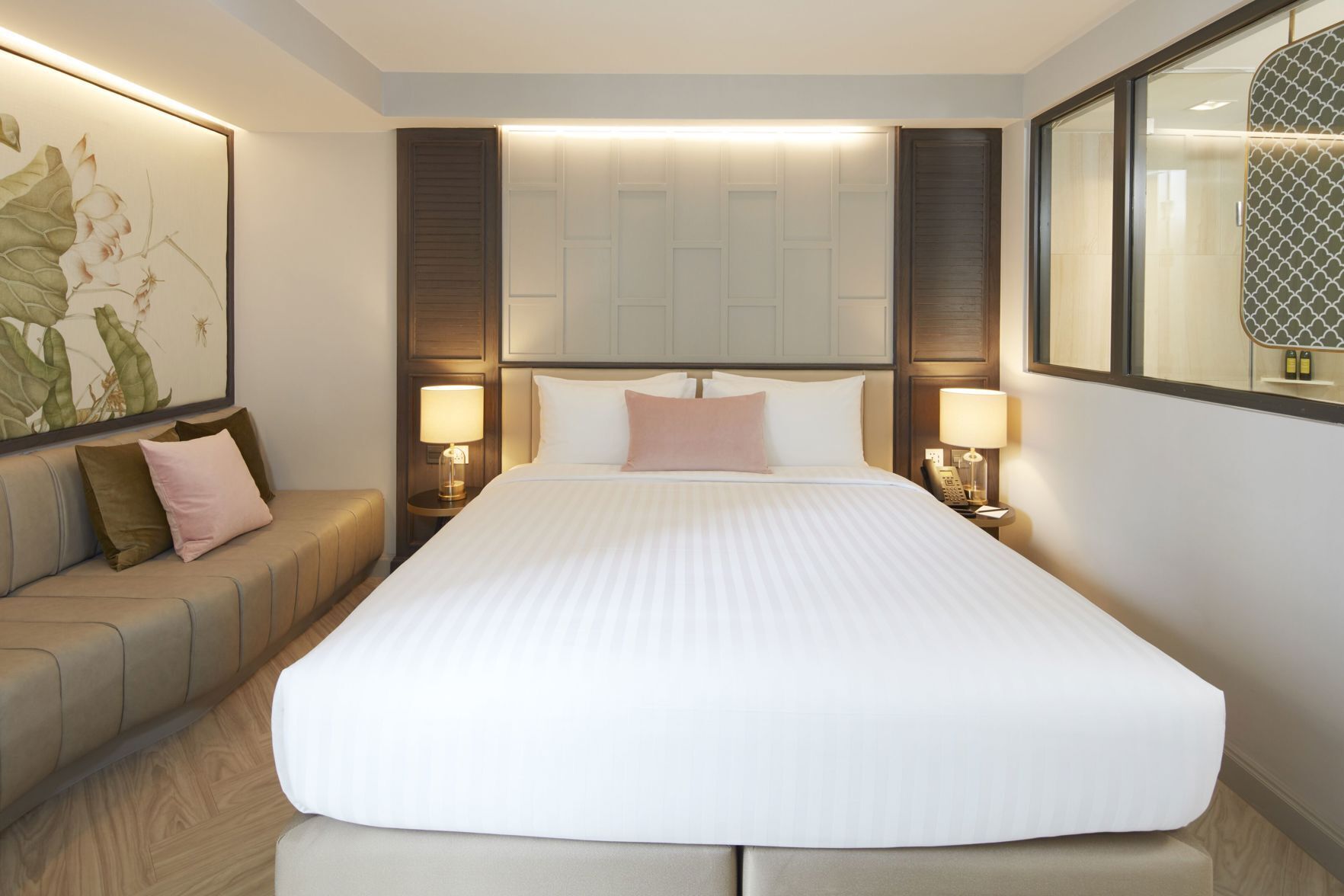 Minibar, safe på rommet, individuelt dekorert og skrivebord