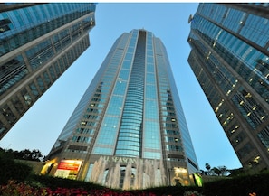 Shopping centre - The Quarter Ploenchit by UHG (Bangkok)