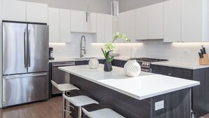 茶具/咖啡用具、冰箱、微波炉、烤箱