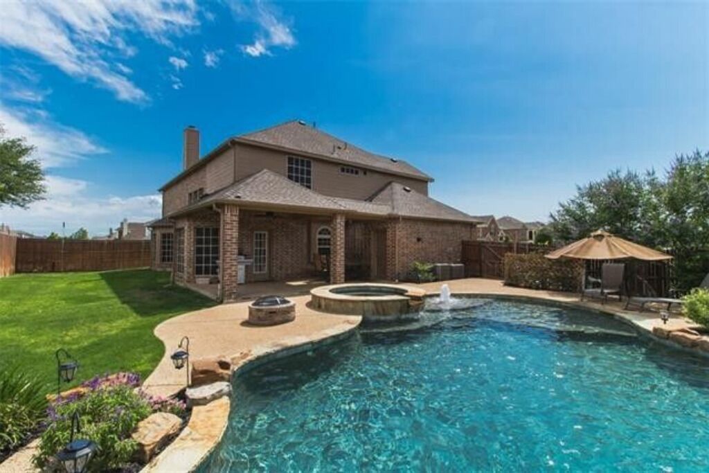 Play, Relax and Detox in a beautiful 5 bedroom home with outstanding amenities!