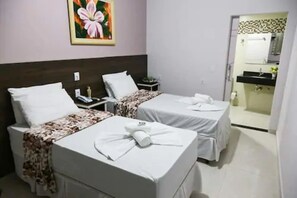 Twin Room | Minibar, desk, free WiFi - Hotel Porto Rico (Ji Parana)