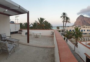 Outdoor dining - PAOLA'S HOUSE (San Vito Lo Capo)