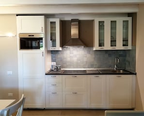 Fridge, microwave, stovetop, dishwasher - Pretty little villa 200 meters from the sea completely renovated (Santa Margherita di Pula, Pula)