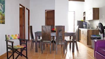 Comfort Apartment, 3 Bedrooms, Balcony (Apto 101) | Private kitchen