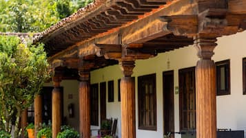 28-inch flat-screen TV with cable channels, TV