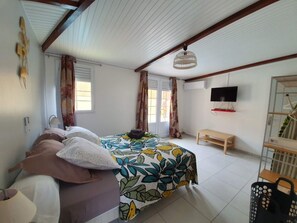 3 bedrooms, iron/ironing board, WiFi, bed sheets