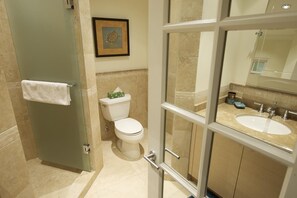 Combined shower/bathtub, hair dryer, towels - Beachfront Condo with Two Pools - Sapphire 103 (Saint Lawrence Gap)
