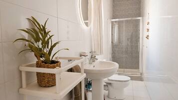 Bathtub, toilet paper