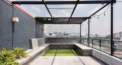 Loft in fifth floor with great views to green and the city and a roof garden too