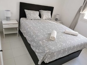 2 slaapkamers, een strijkplank/strijkijzer, gratis wifi, beddengoed