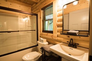 Towels - Secluded, pet-friendly, new log cabin. (Morgantown)